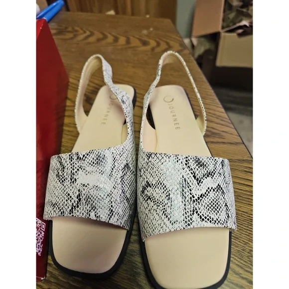 Journee Women's Size 8 Brinsley Sling Back Flat Sandals, Snake New - Picture 2 of 4